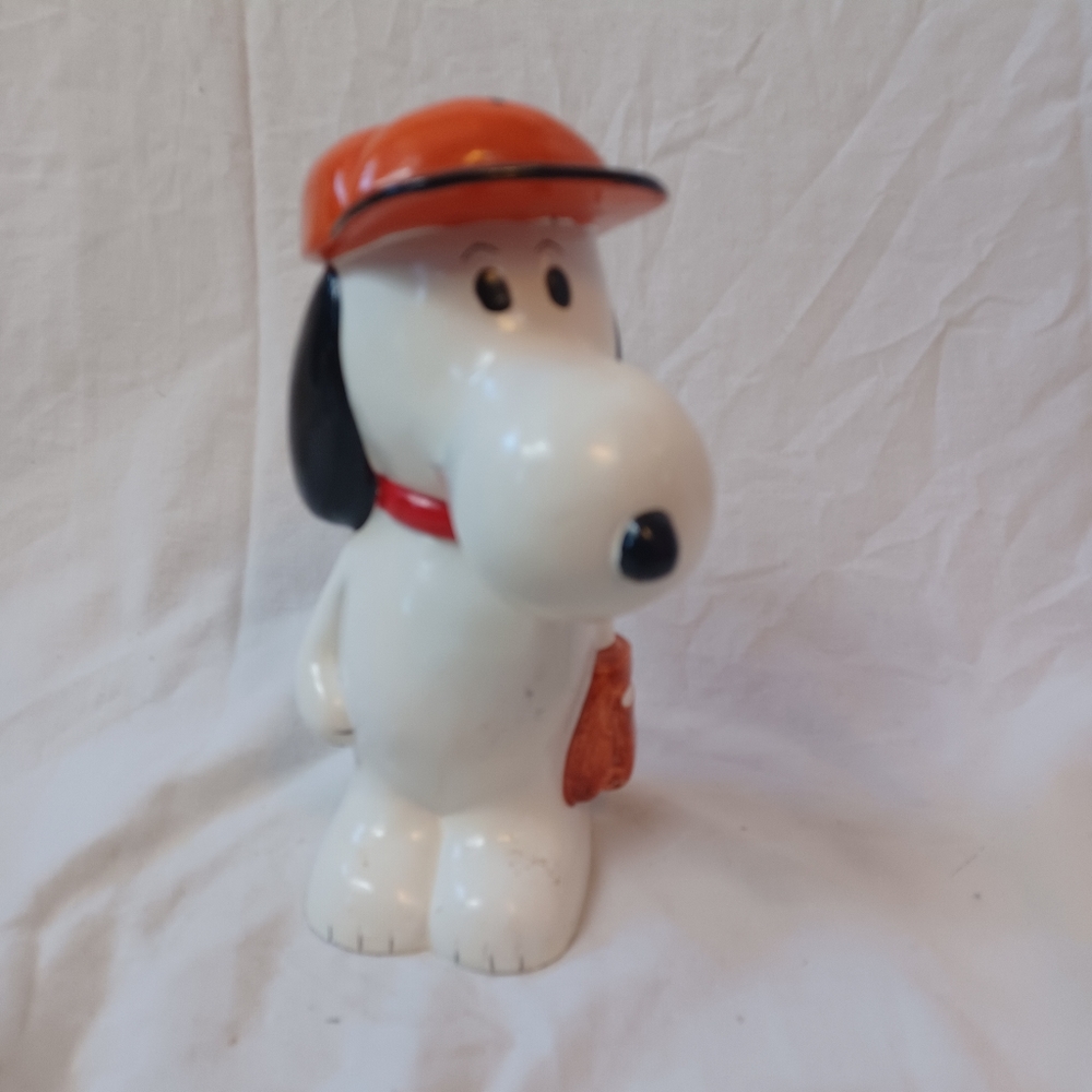 1971 Snoopy Bank 8in tall